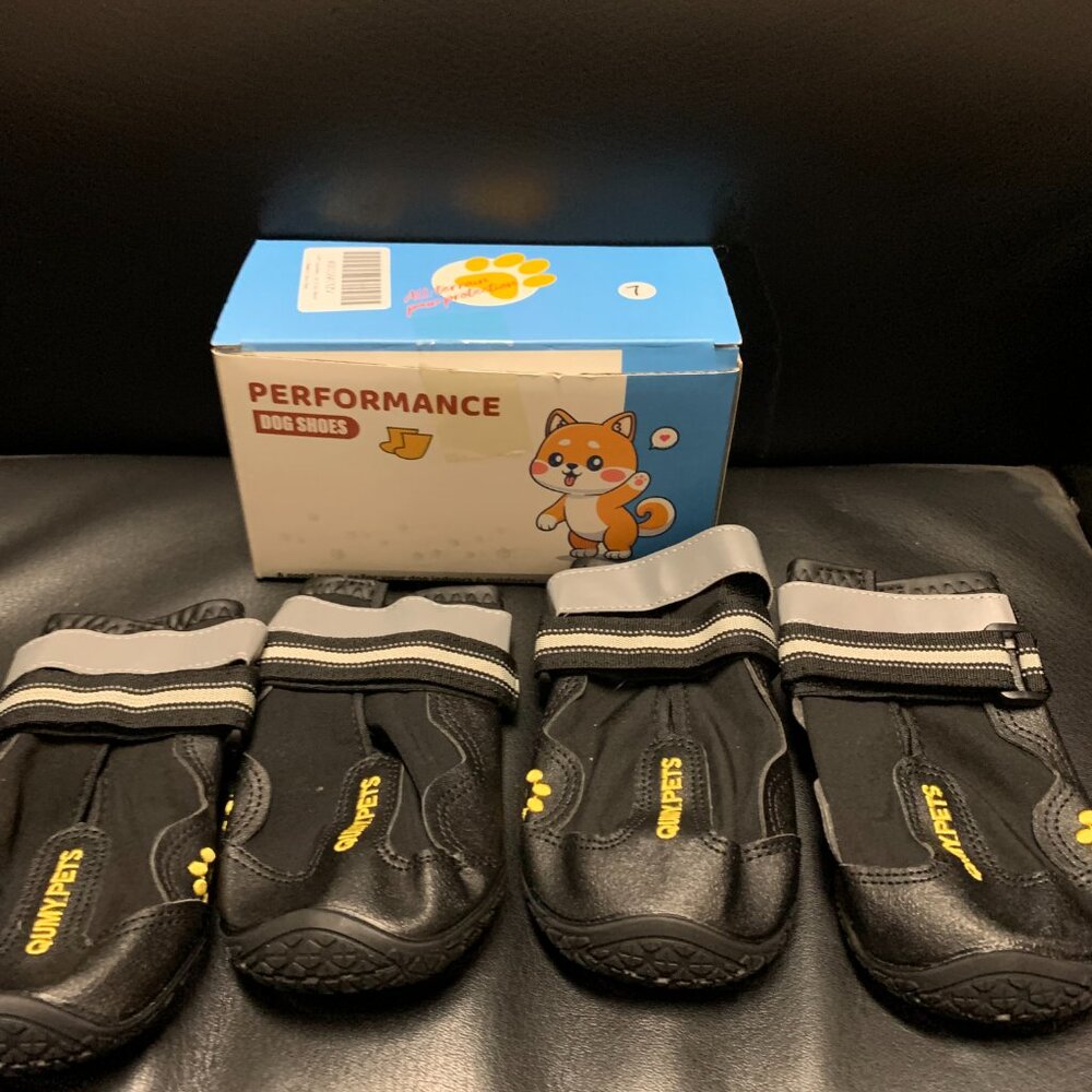 QUMY DOG SHOES SIZE 7 NWT